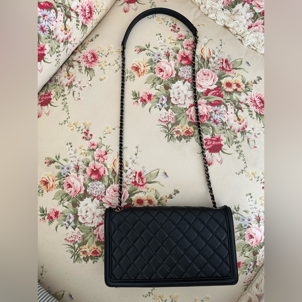 Authentic Chanel Purse. - Picture 5 of 12